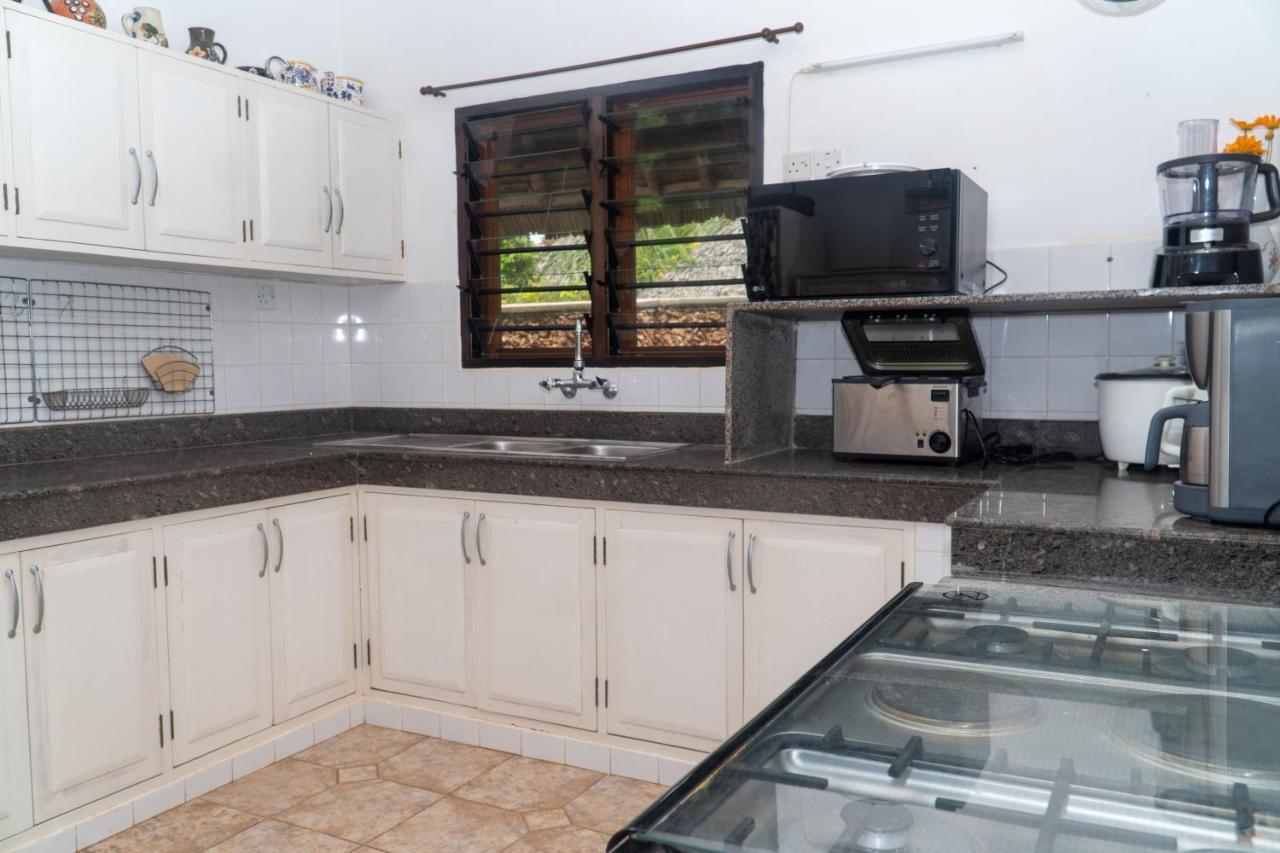 Amani Paradise - Luxury Villas Diani Beach Bagian luar foto