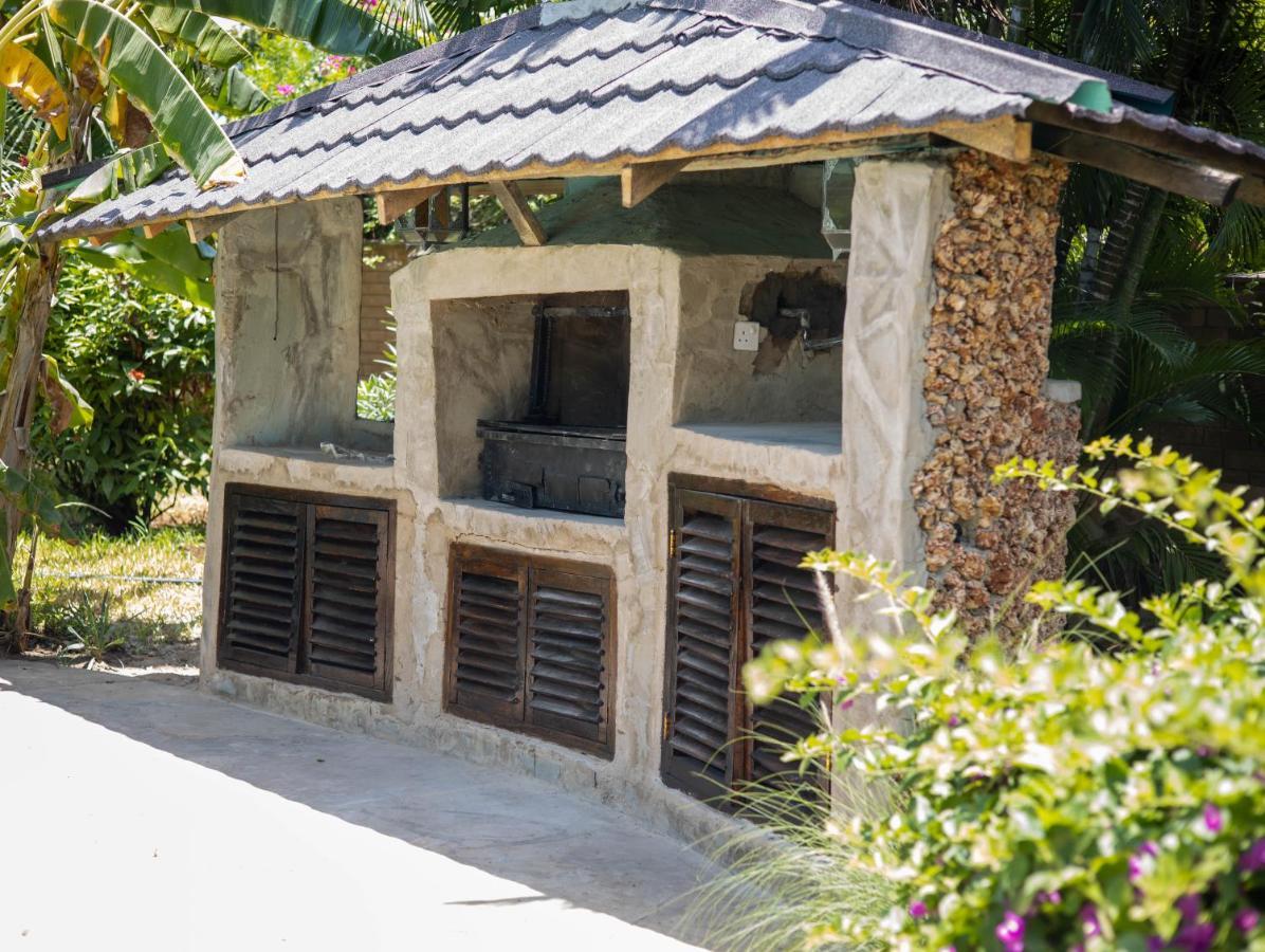 Amani Paradise - Luxury Villas Diani Beach Bagian luar foto