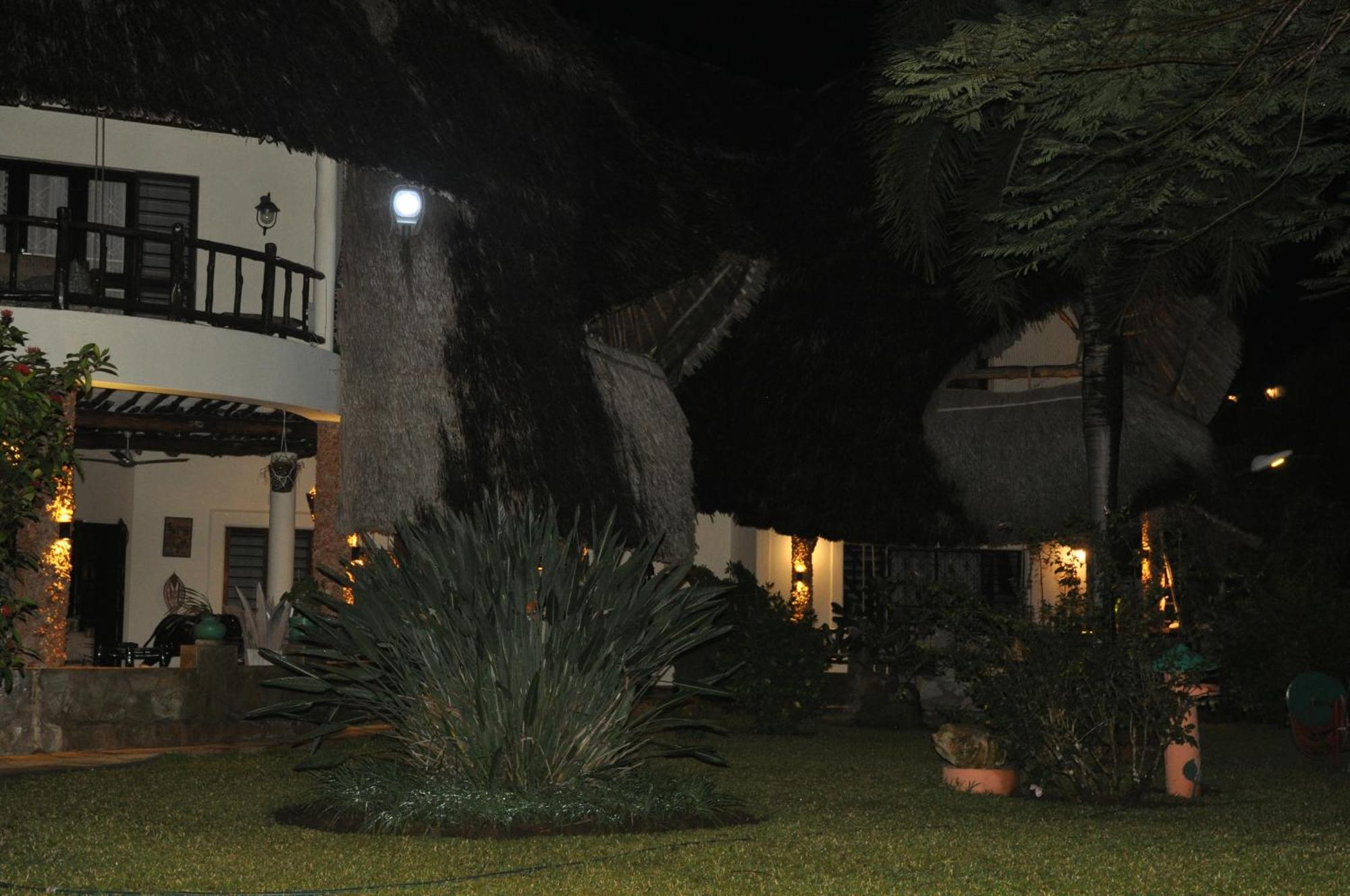 Amani Paradise - Luxury Villas Diani Beach Bagian luar foto